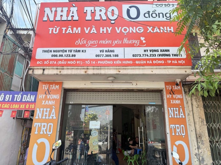“Nhà trọ 0 đồng” là cơ sở thứ hai do chị Vũ Hằng đồng sáng lập, hiện được duy trì hoạt động bởi hai nhóm thiện nguyện Từ Tâm và Hy Vọng Xanh.