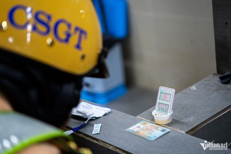 Mẹ bàng hoàng biết con trai dùng cần sa khi CSGT kiểm tra tại chợ Bình Điền - 12