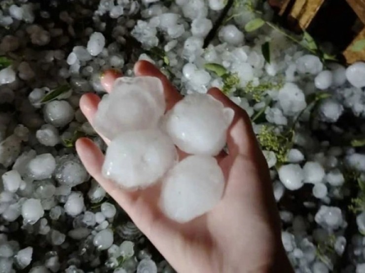 Mưa đá xối xả có xuất hiện khi miền Bắc chuyển mưa dông chiều tối nay?