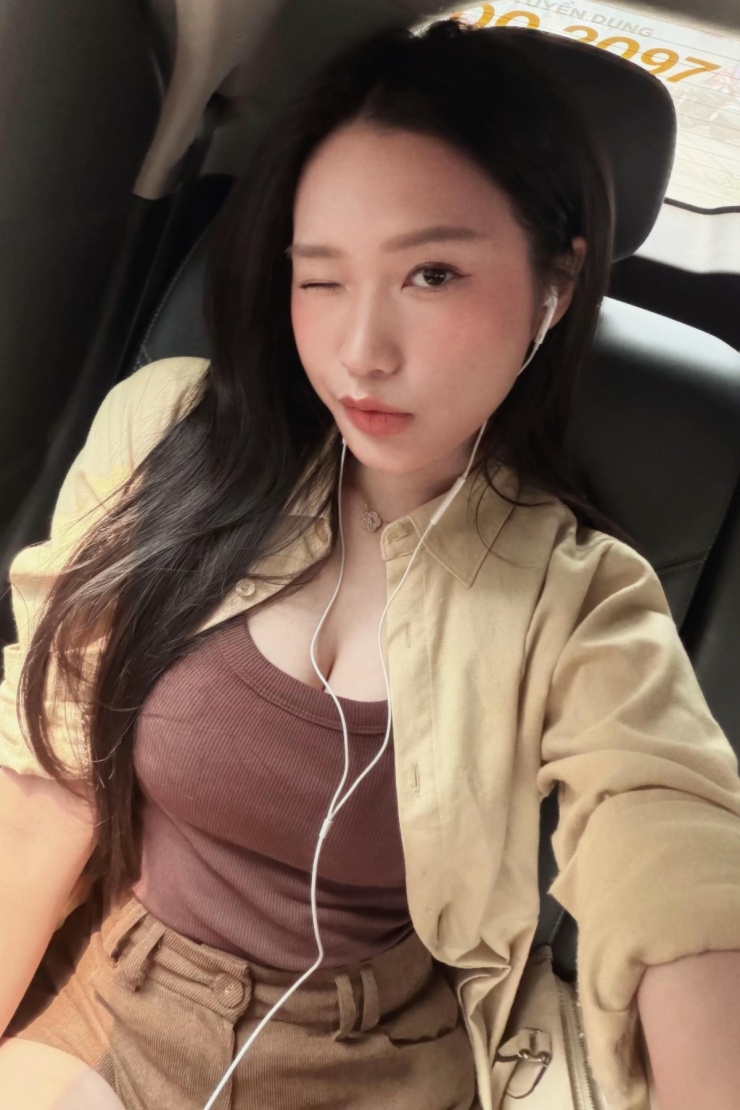 Doãn Hải My đổi gu khoe vòng một sau nhiều năm làm 'nàng thơ' - 1