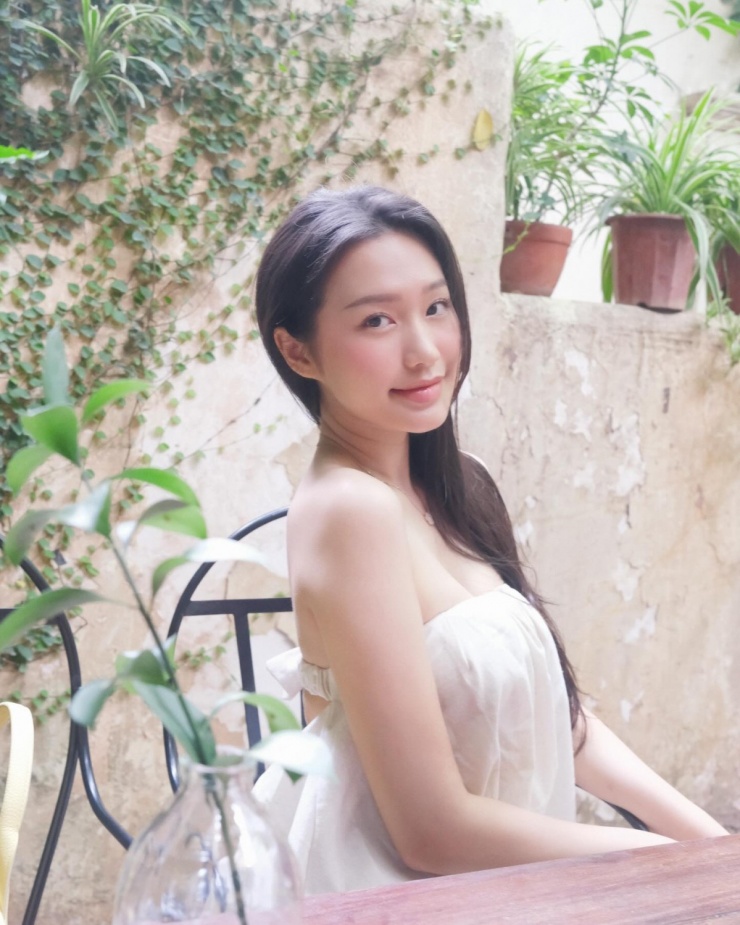 Doãn Hải My đổi gu khoe vòng một sau nhiều năm làm 'nàng thơ' - 6