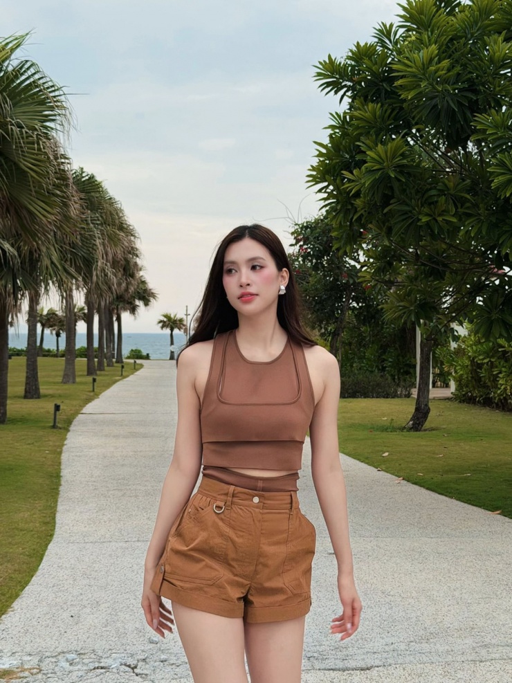 Phối đồ ngày hè cuốn hút như Trúc Diễm và dàn mỹ nhân - 4