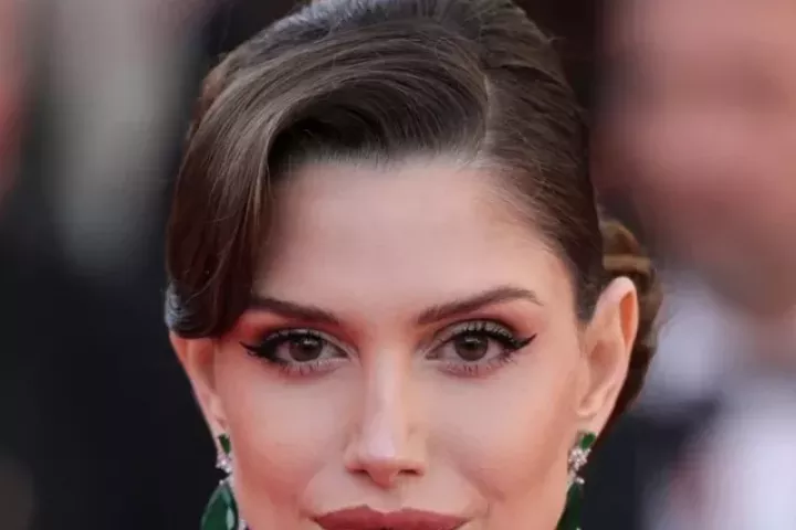 Dàn hoa hậu đổ bộ thảm đỏ Cannes