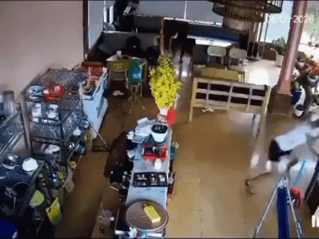 Khởi tố 12 học sinh lao vào quán cà phê tấn công 1 người tử vong