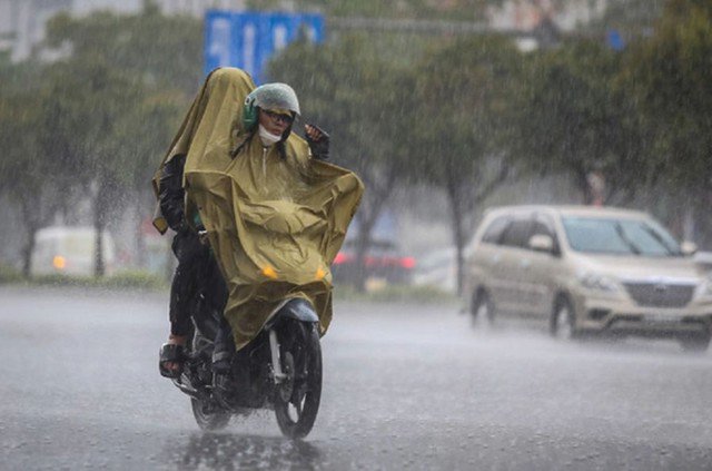 Miền Bắc xuất hiện mưa dông từ chiều tối nay, dứt nắng nóng. Ảnh: SKĐS