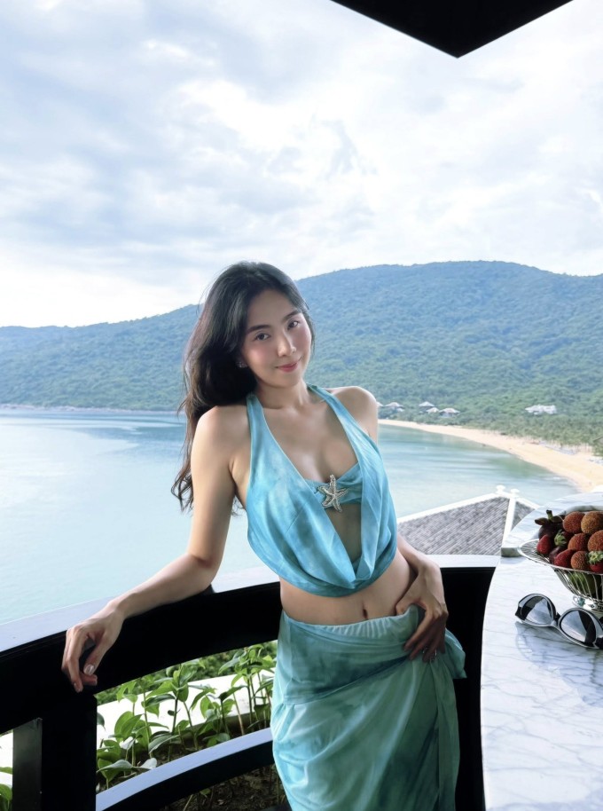 Ảnh sao 16/5: Hiền Thục khoe vẻ gợi cảm ở tuổi 45 - 11