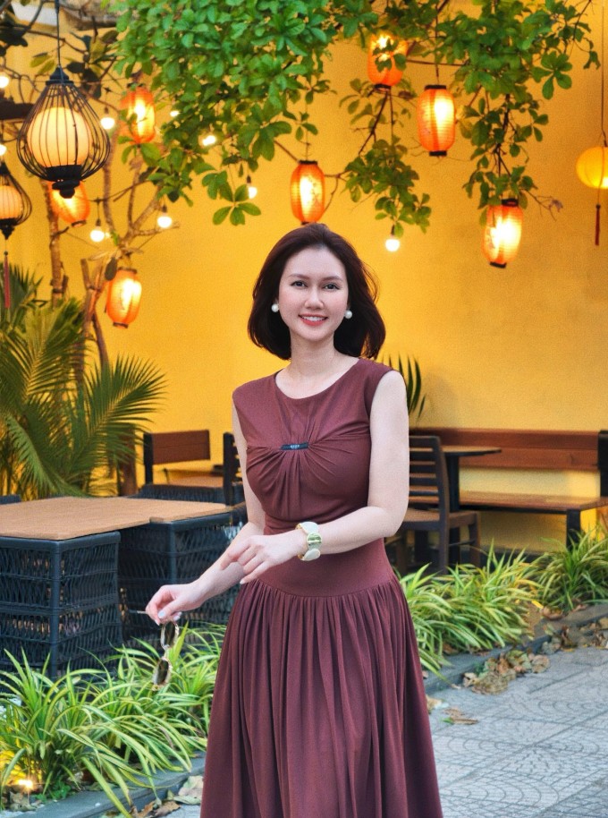 Ảnh sao 16/5: Hiền Thục khoe vẻ gợi cảm ở tuổi 45 - 9