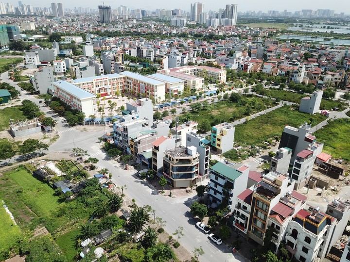 Chuyên gia khuyến cáo phải xác định được đất sử dụng ổn định, liên tục, không tranh chấp trước khi cấp sổ đỏ. (Ảnh minh họa)