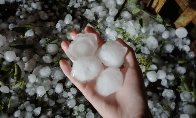 Các đợt không khí lạnh cuối mùa gẫn có thể gây rủi ro thiên tai dông lốc, mưa đá.