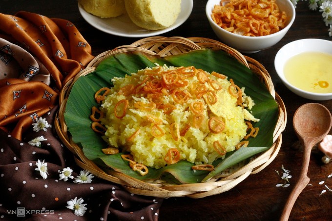 Ăn xôi với phần vừa phải, thêm trứng và dưa chuột để tăng đạm và chất xơ, giúp bữa sáng cân bằng hơn. Ảnh: Bùi Thủy