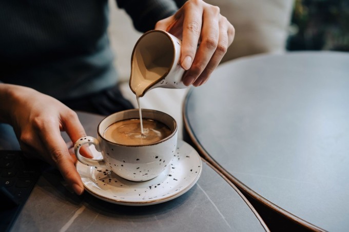 Chỉ uống cà phê mà không ăn sáng là thói quen không tốt cho sức khỏe. Ảnh: Verywell Health