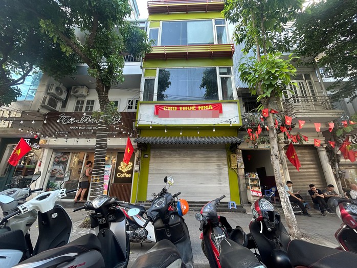 Một mặt bằng 5 tầng, có mặt tiền và vỉa hè khá rộng nhưng vẫn đang "ế" khách thuê