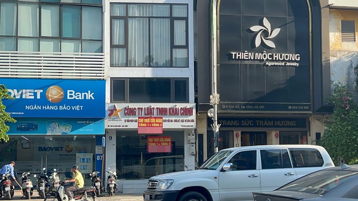 Các tuyến phố trước đây sầm uất, nơi được biết đến với hàng loạt cửa hàng thời trang, dịch vụ thẩm mỹ, làm đẹp nhưng nay trống rất nhiều mặt bằng.