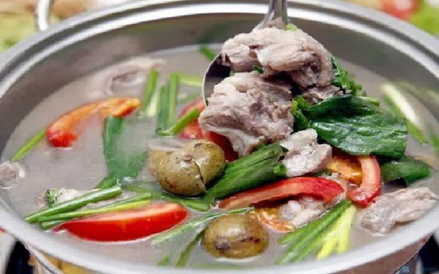 Canh sườn nấu sấu giúp thanh nhiệt, kích thích tiêu hóa.