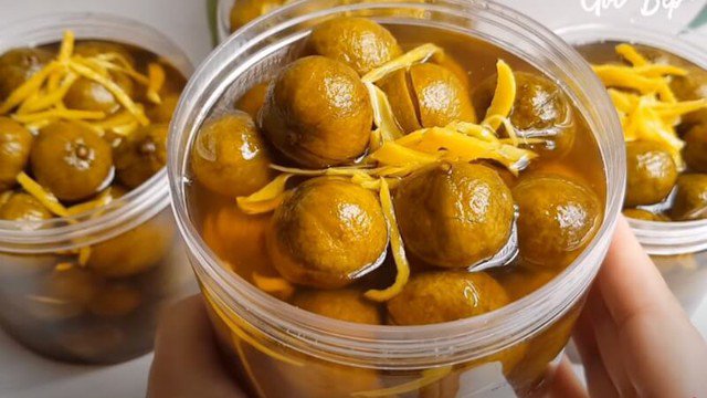 Nước sấu ngâm gừng giúp giải khát trong mùa hè.