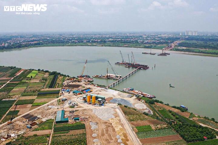 Dự án cầu Ngọc Hồi cùng hệ thống đường dẫn hai đầu cầu có tổng chiều dài khoảng 7,5 km, thuộc quy hoạch tuyến Vành đai 3,5 của Hà Nội. Công trình kết nối khu vực phía Nam Thủ đô với tỉnh Hưng Yên, có tổng mức đầu tư hơn 11.800 tỷ đồng.