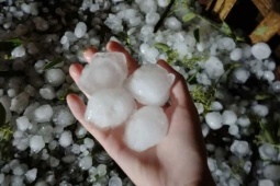 Mưa đá xối xả có xuất hiện khi miền Bắc chuyển mưa dông chiều tối nay?