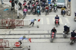 Quy định mới: Xe máy vượt tín hiệu đường sắt có thể bị phạt tới 6 triệu đồng