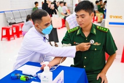 VNVC tài trợ Đặc khu Côn Đảo gói hỗ trợ hơn 10 tỷ đồng, đồng hành cùng TP.HCM bảo vệ sức khỏe quân, dân biển đảo