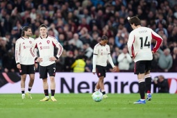Liverpool thua tan tác: Công cùn thủ kém, niềm tin vào Arne Slot bị lung lay