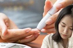7 thói quen âm thầm làm bệnh tiểu đường nặng hơn: Đồ ngọt chỉ đứng thứ 7, vị trí số 1 nhiều người mắc mỗi ngày