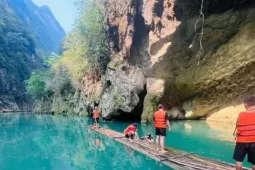 Một học sinh tử vong, một học sinh mất tích trên sông Nho Quế