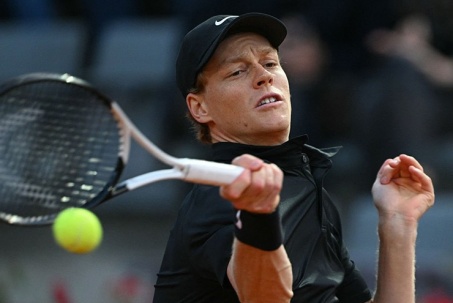 Video tennis Sinner - Medvedev: Kịch chiến 3 set, gián đoạn vì mưa (Rome Open)