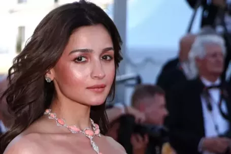 Số phận váy khỏa thân bị cấm ở Cannes