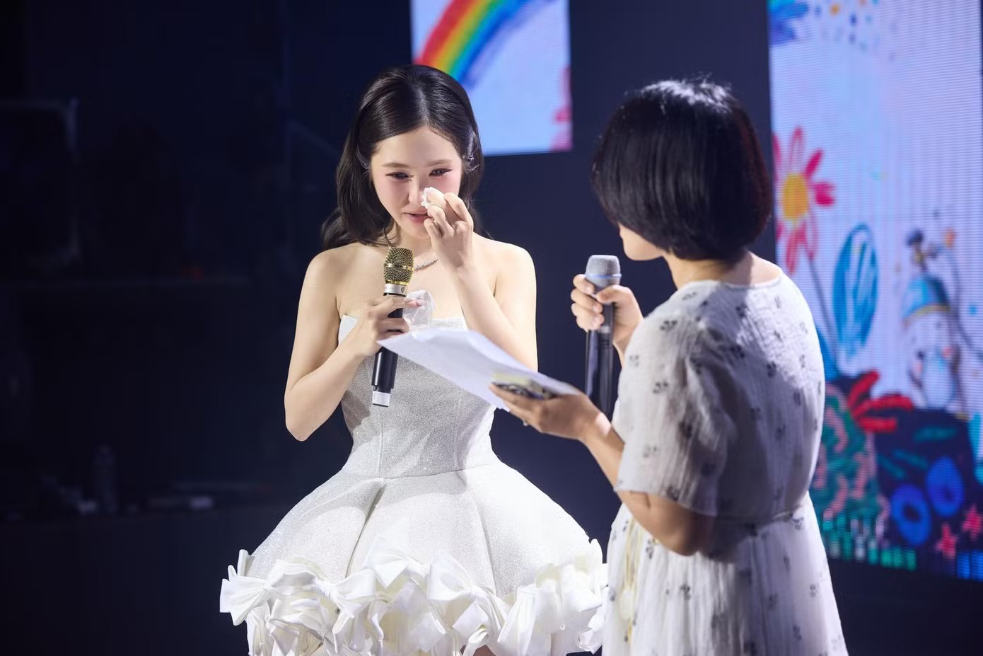 Hương Tràm gặp gỡ fan ở TPHCM và Hà Nội.