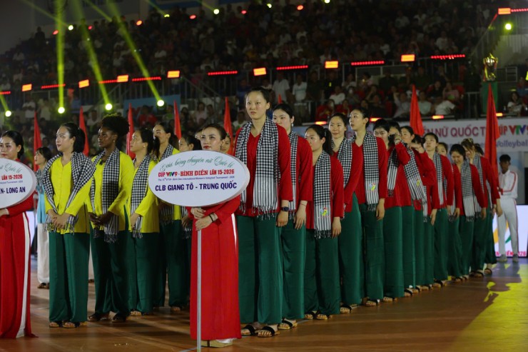CLB Giang Tô (Trung Quốc) sở hữu đội hình cao nhất giải với chiều cao trung bình 1m85, trong đó có 4 cầu thủ cao trên 1m9
