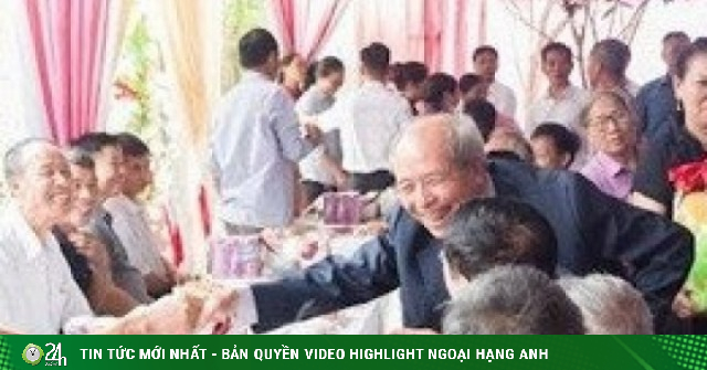 Bố mẹ kỷ niệm 50 năm ngày cưới, 4 con tổ chức linh đình, mời 200 người đến dự