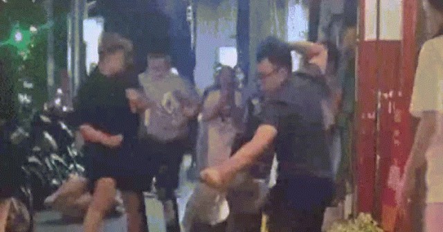 Công an xác minh vụ 2 nhóm thanh niên ẩu đả, cô gái gục trên vỉa hè ở Hà Nội