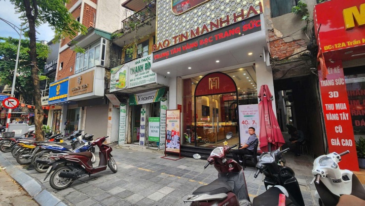 Giá vàng giảm mạnh nhưng lực cầu cũng "chạm đáy" trong những ngày qua. Ảnh: Thái Nguyễn