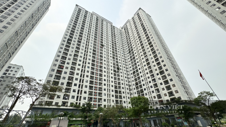 Nhiều người lao động tại Hà Nội dù có việc làm ổn định vẫn lo ngại mất cơ hội mua nhà ở xã hội vì chưa đăng ký tạm trú tại nơi ở thuê. Ảnh: Anh Văn