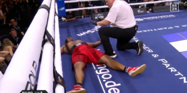 Võ sĩ quyền Anh thắng knock-out sau vài giây - 3