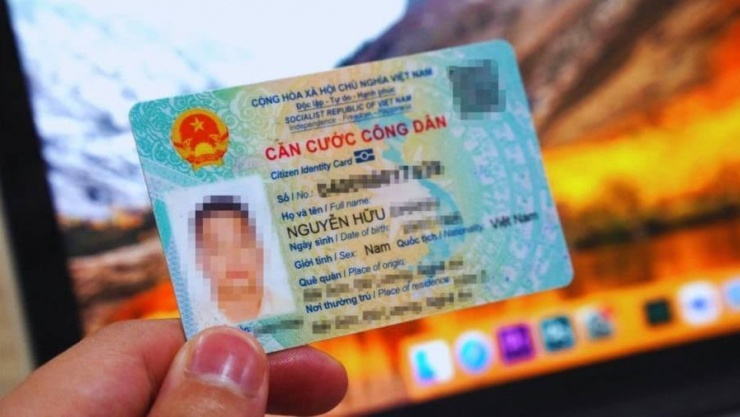 Người dân tuyệt đối không nên lưu các hình ảnh như CCCD, hộ chiếu hay ảnh chụp thẻ ngân hàng, thẻ tín dụng... trên điện thoại