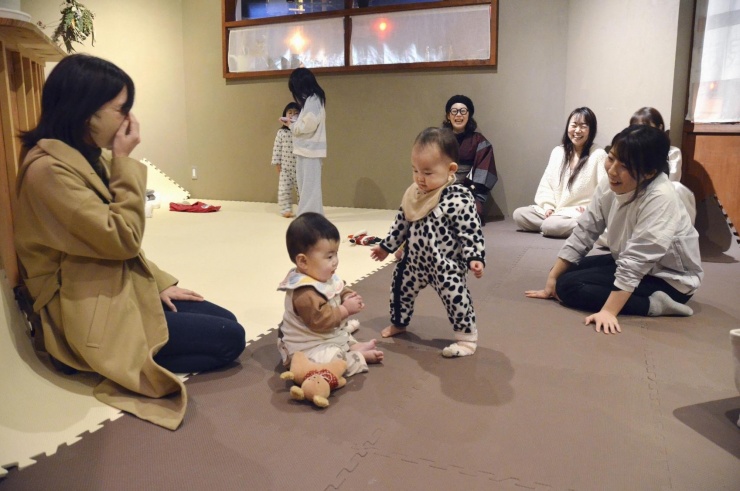 Quán cà phê thâu đêm dành cho các bà mẹ có con nhỏ khóc đêm. Ảnh: Japantoday