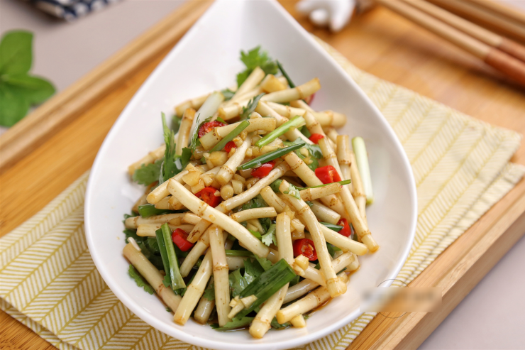 Loại rau này rất giàu chất xơ, giúp tăng cảm giác no và giảm lượng thức ăn khác cần ăn. Nó cũng thúc đẩy nhu động ruột và hỗ trợ tiêu hóa.