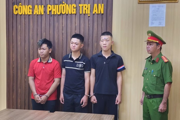 Khởi tố 4 đối tượng dùng 'bom xăng' tấn công nhà dân