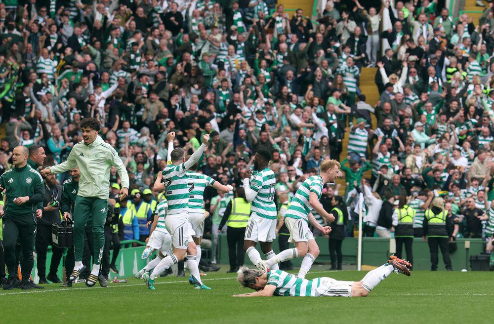 Celtic lội ngược dòng kịch tính trước Hearts để vô địch Scotland