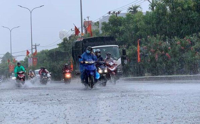 Miền Bắc mưa dông, nhiệt giảm thấp