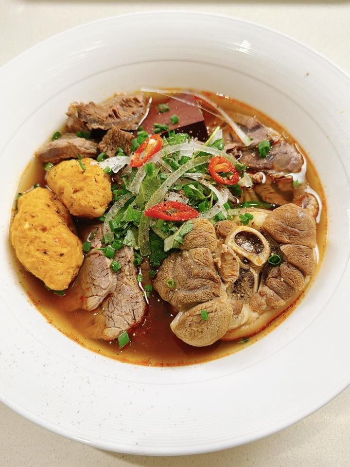 Ông xã Khánh Vân nấu đủ món 'trên rừng dưới biển' chiều vợ - 3