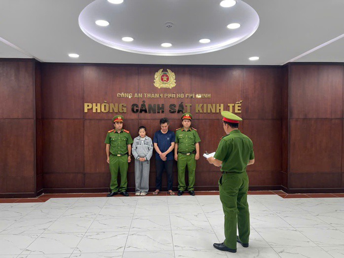 Dương Thị Yến Xuân và Thạch Hiểu tại Công an TPHCM