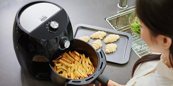 Cảnh báo quan trọng với nồi chiên không dầu: Dùng sai cách gây rủi ro cho sức khỏe - 2