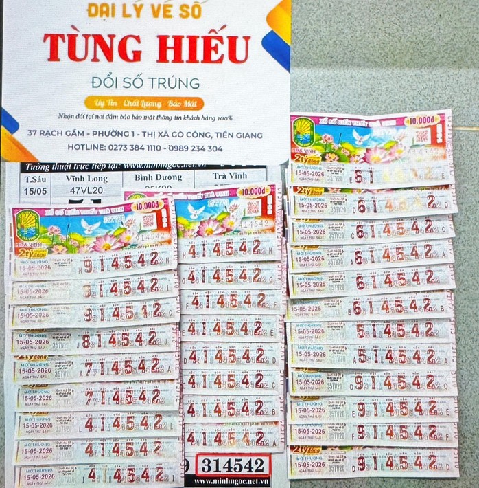 Giải độc đắc và giải an ủi của vé số Trà Vinh trúng tại tỉnh Đồng Tháp. Ảnh: ĐLVS Tùng Hiếu