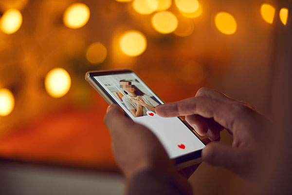 5 dấu hiệu nhận biết ngoại tình qua smartphone, điểm thứ 5 rất khó phát hiện - 1