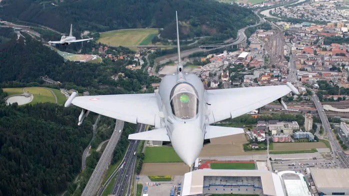Hai chiếc máy bay Eurofighter Typhoon của Không quân Áo. Ảnh: Eurofighter.