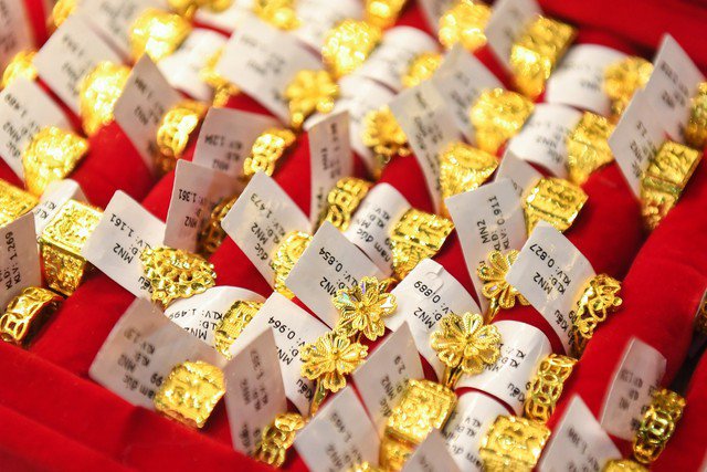 Giá vàng hôm nay, ngày 17/5, chốt tuần giảm rất mạnh giá vàng miếng và giá vàng nhẫn.