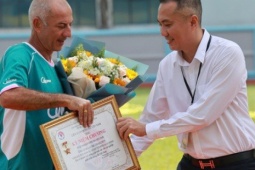 HLV Guillaume Graechen được vinh danh