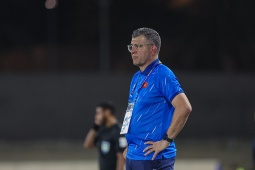 HLV Roland nói lời "gan ruột" sau trận thua U17 Úc: "Cả Việt Nam tự hào về các em!"